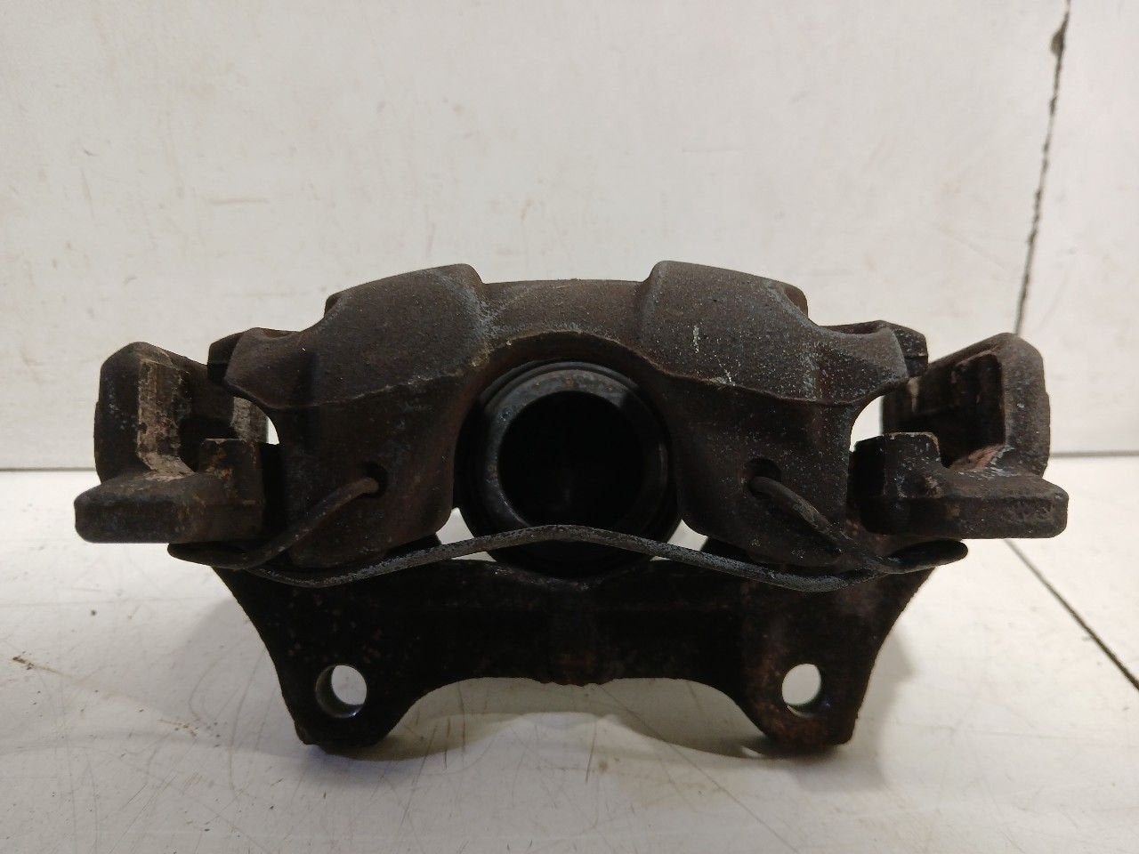 Remklauw links voor Renault Clio, Onderdelen@venauto.nl, Van der Ven Autorecycling B.V., Gebruikt, Ettenseweg 76, 4706 PB Roosendaal, The Netherlands