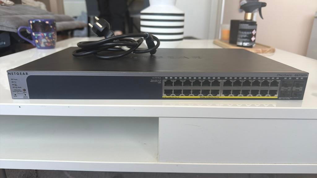 Switch poe 24 ports (marque netgear), Informatique & Logiciels, Commutateurs réseau, Enlèvement, Comme neuf