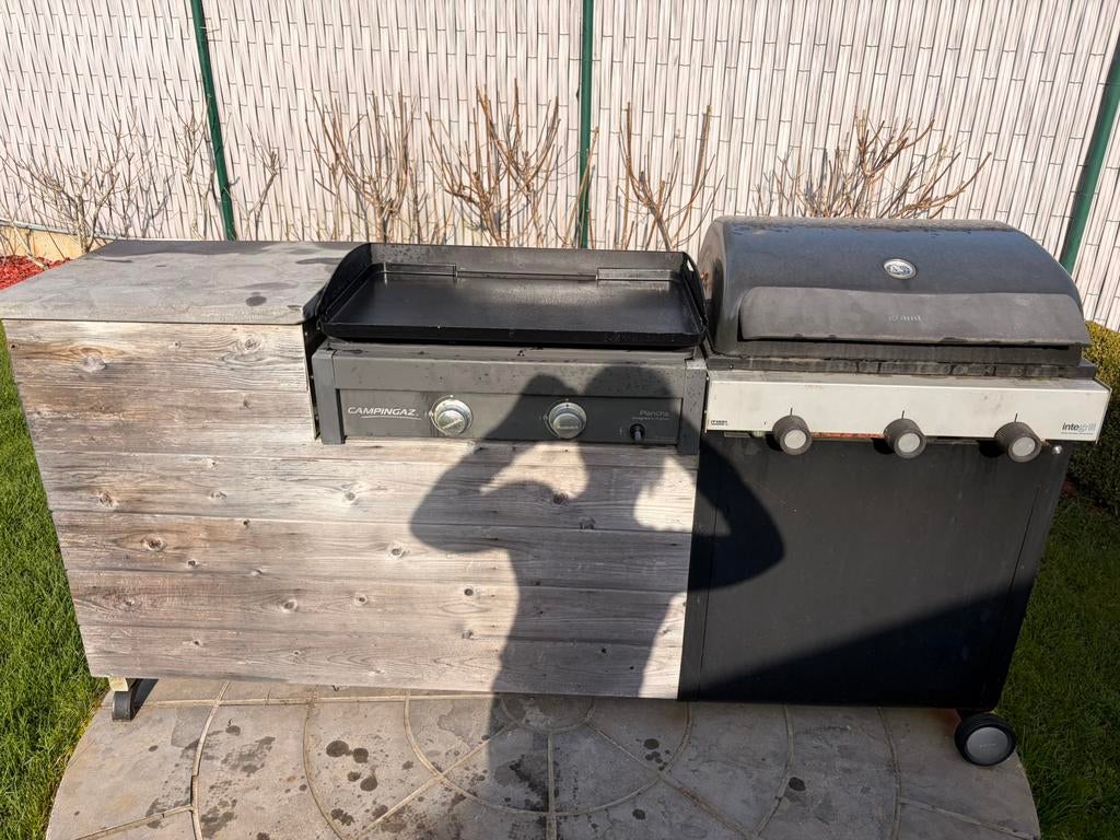Bbq en plancha op gas met meubel, Tuin en Terras, Ophalen, Gebruikt