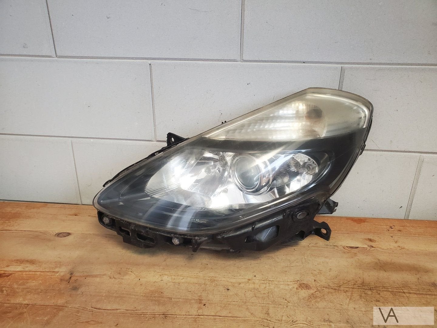 Renault Clio 3 facelift koplamp links 2009 - 2013 beetje dof, Renault, -, Utilisé, -