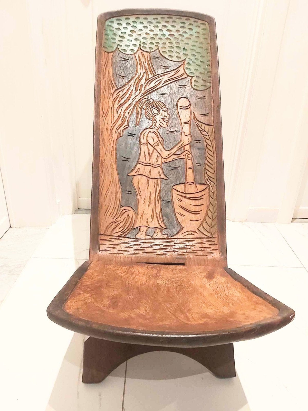 Mooie Afrikaanse houten stoel authentiek vintage 
Prijs: €13, Antiek en Kunst, Ophalen of Verzenden