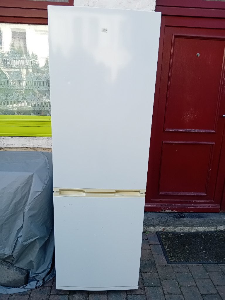 LISTO koelkast, Elektronische apparatuur, Ophalen, 200 liter of meer, Met aparte vriezer, 160 cm of meer
