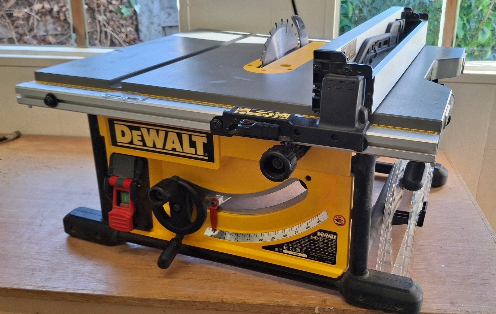 Dewalt tafelzaag (DWE7492-QS 250mm ), Doe-het-zelf en Bouw, Ophalen