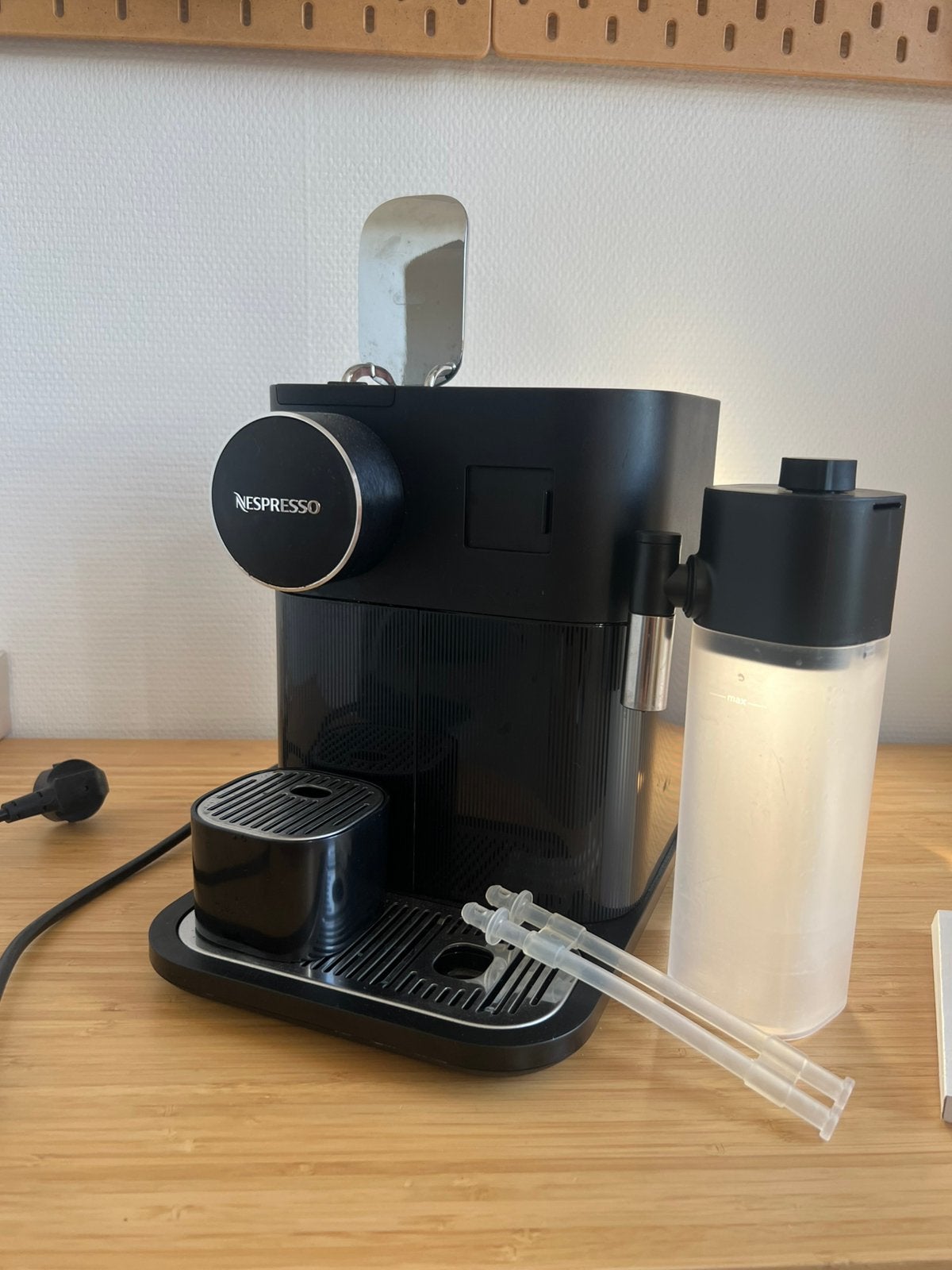 De'Longhi Nespresso Gran Lattissima, Electroménager, Enlèvement, Utilisé, Machine à espresso, Dosettes et capsules de café