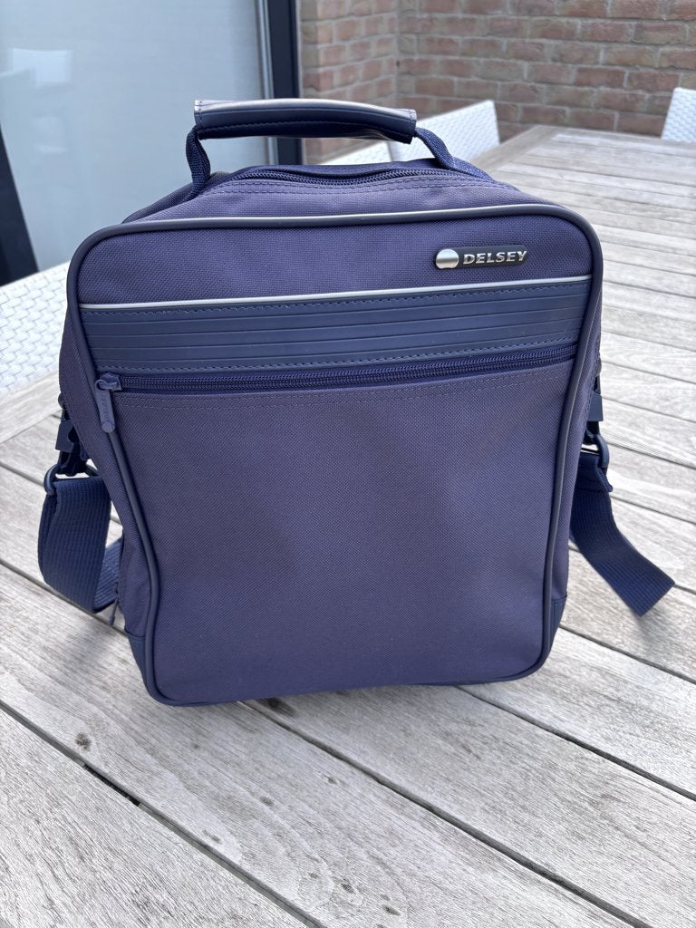 NIEUWE Delsey schoudertas, Bijoux, Sacs & Beauté, Enlèvement ou Envoi, Neuf, Bleu, Autres marques