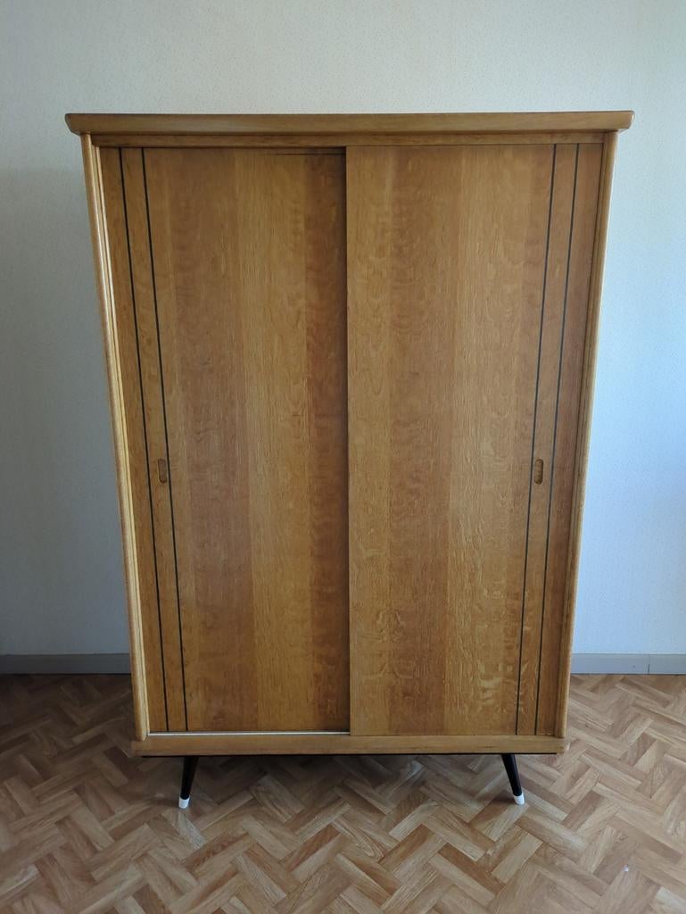 Vintage kleerkast, Ophalen