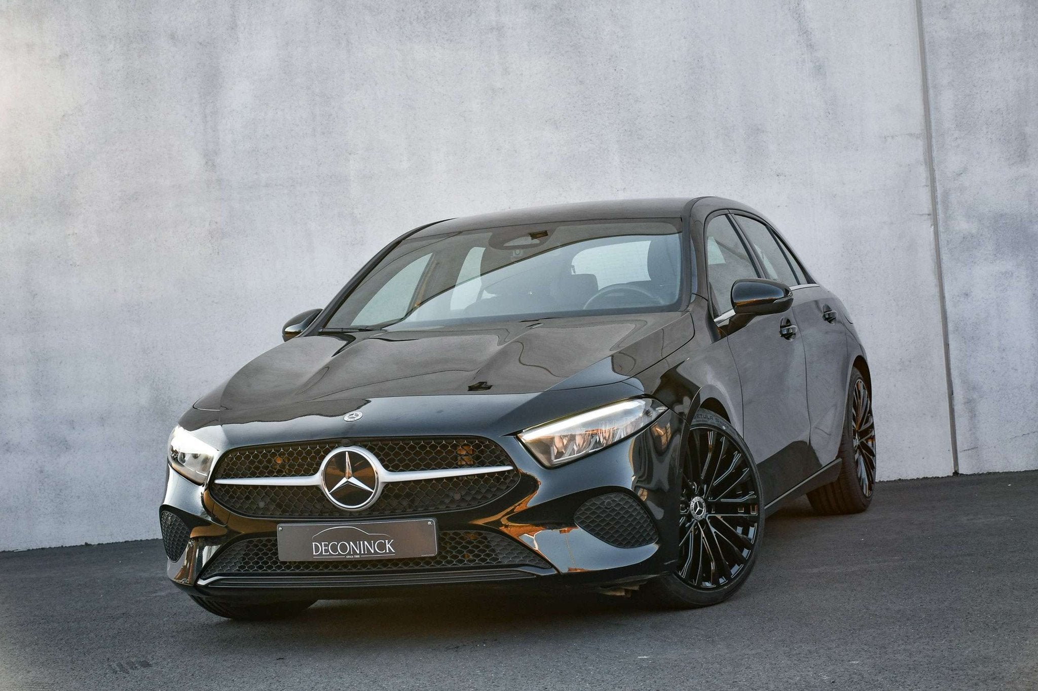 Mercedes-Benz A-Klasse 180 iA *7G-DCT*CAMERA*ACC*LEDER*LED*C, Gebruikt, Zwart, 4 cilinders, 136 pk