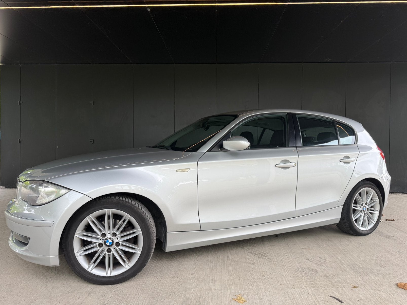 BMW 116i – Goed onderhouden – Airco - M-velgen, Auto's, Particulier, Airconditioning, Te koop, Benzine