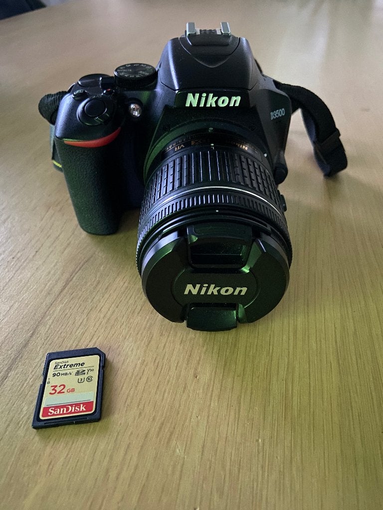 Nikon D3500 camera met 32GB geheugenkaart, TV, Hi-fi & Vidéo, Appareils photo numériques, Bluetooth, Moins de 4 fois, Sangle de transport