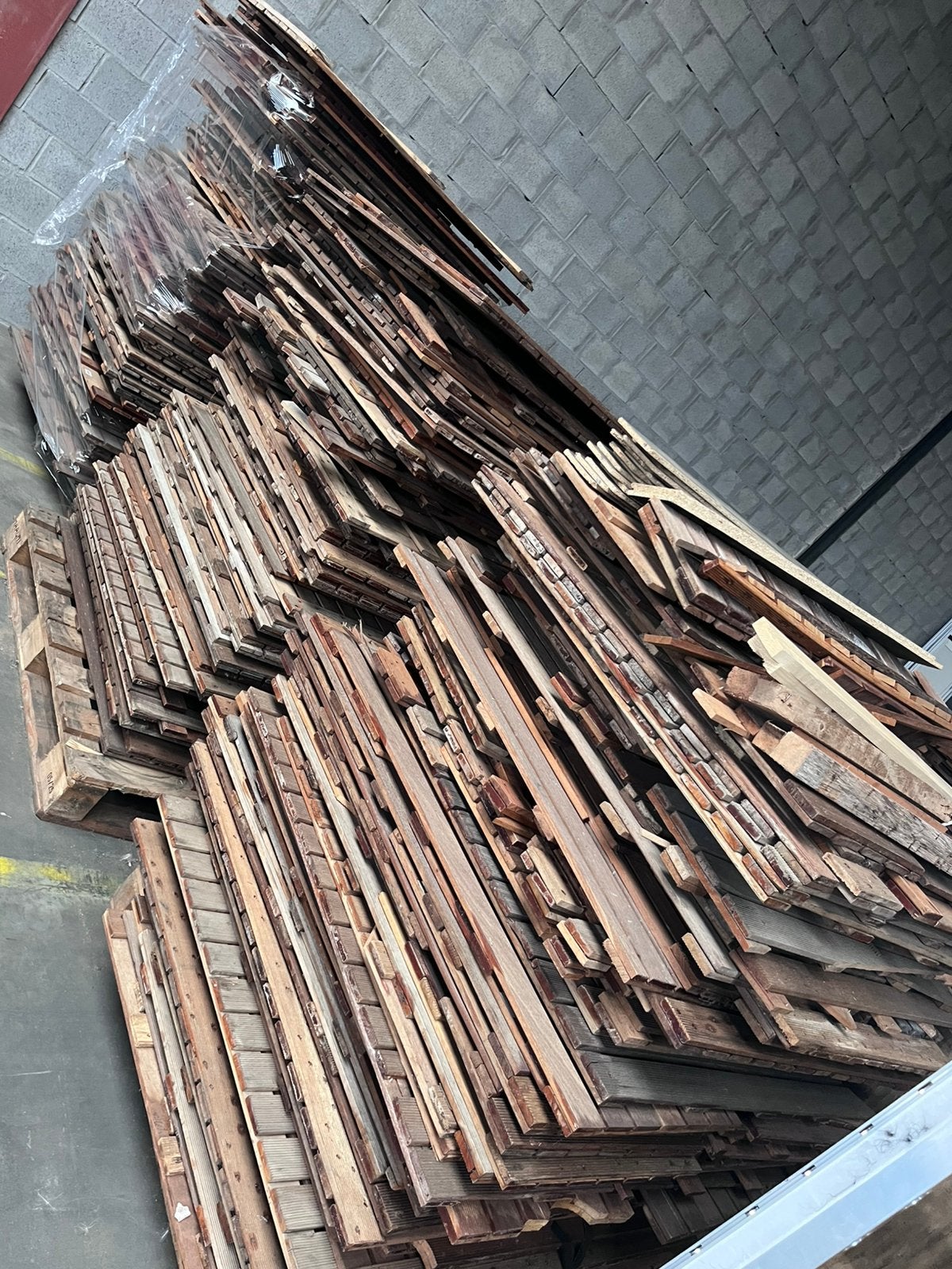 GRATIS Brandhout (vooral bankirai tegels), Tuin en Terras, Ophalen