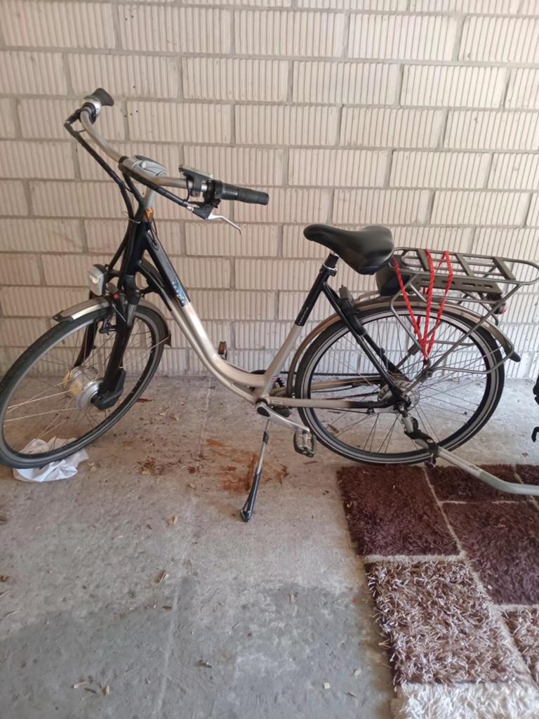 Fiets zonder batterij en lader voor de rest in goede staat, Fietsen en Brommers, Fietsen | Dames | Damesfietsen, Ophalen, Sparta