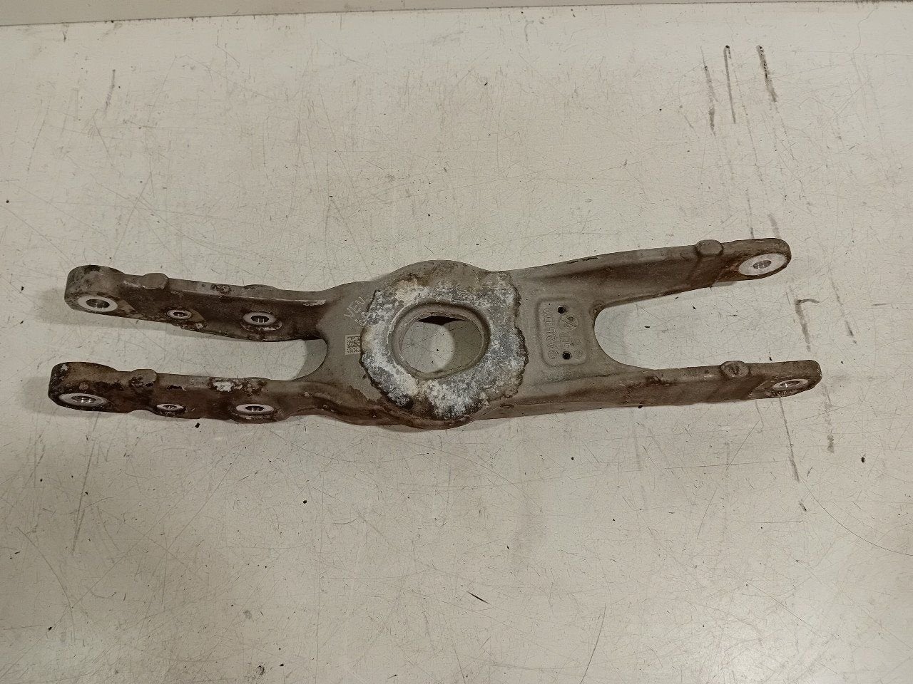 Draagarm links achter Mercedes-Benz C-Klasse, Onderdelen@venauto.nl, Van der Ven Autorecycling B.V., Gebruikt, Ettenseweg 76, 4706 PB Roosendaal, The Netherlands