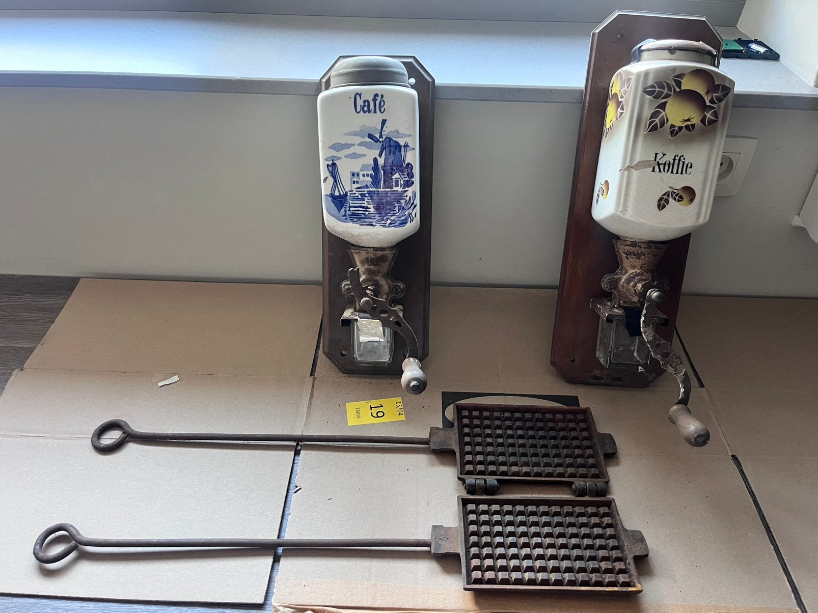 Koffiemolen en wafelijzer (antiek), Antiek en Kunst, Ophalen