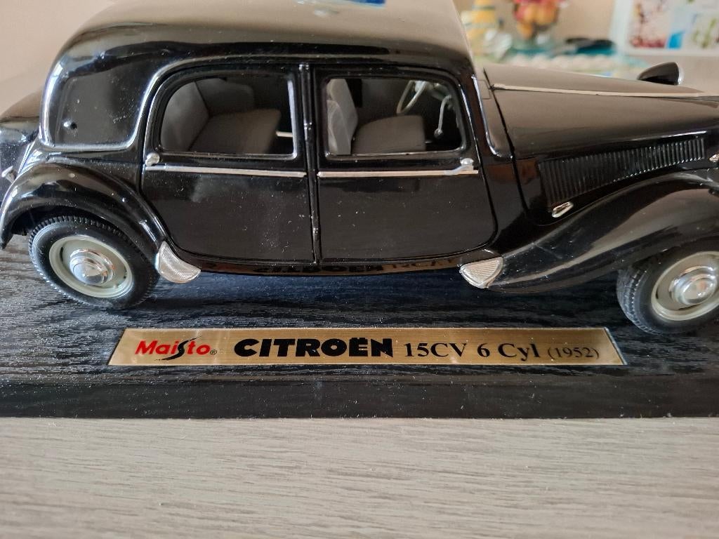 Citroën  11 légère ,traction, 1952 miniature 1/18, Hobby & Loisirs créatifs, Enlèvement ou Envoi, Comme neuf, Voiture, Maisto