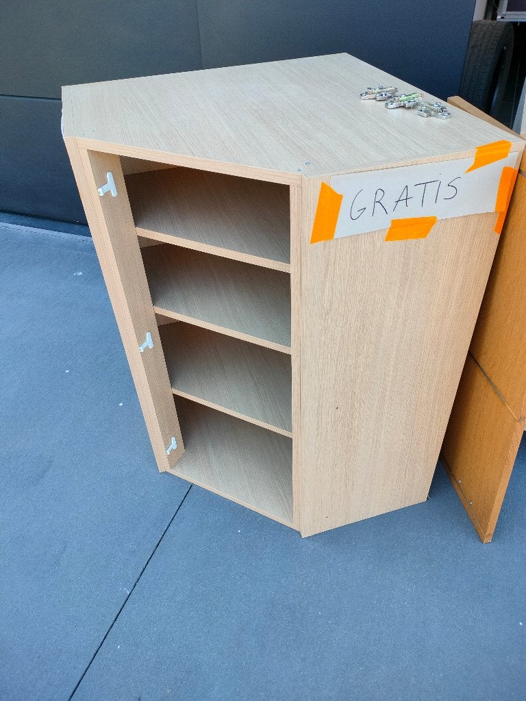 Gratis kasten, Ophalen, Zo goed als nieuw, Eikenhout, Met plank(en)