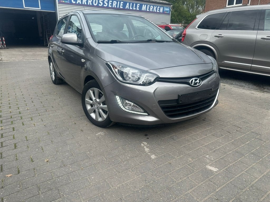 Hyundai i20 - 2013 - 103690 KM, Auto's, Hyundai, Automaat, Euro 5, Zwart, Bedrijf