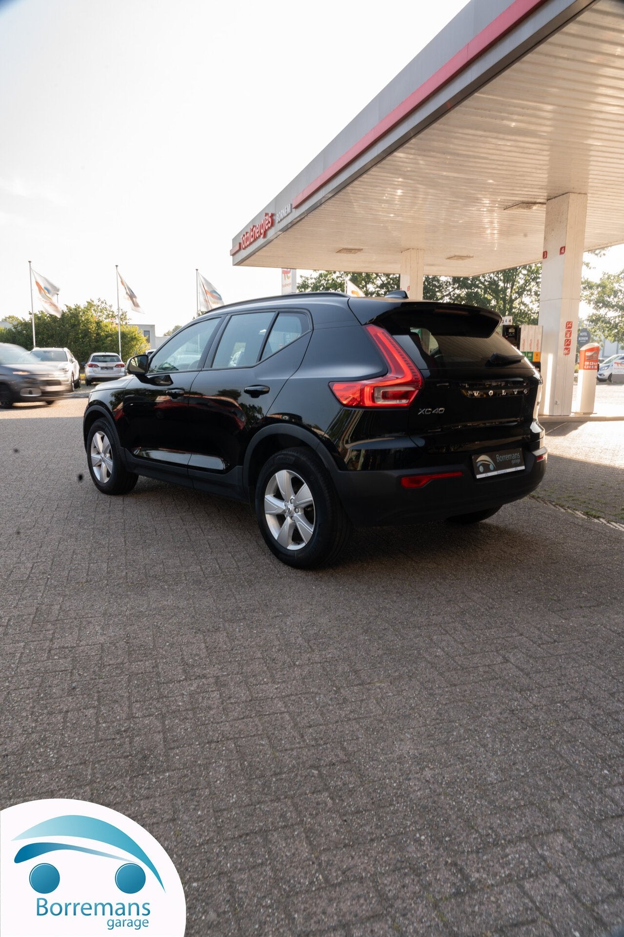Volvo XC 40 Momentum Core | CarPlay | Navi | Parkeersensoren, Auto's, Volvo, 0 kg, 4 cilinders, 0 kg, Zwart