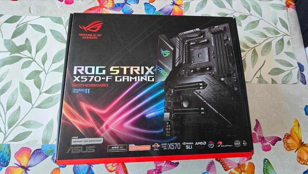 Asus Rog Strix X570-F Gaming moederbord, DDR4, Ophalen of Verzenden, Zo goed als nieuw, Socket AM4