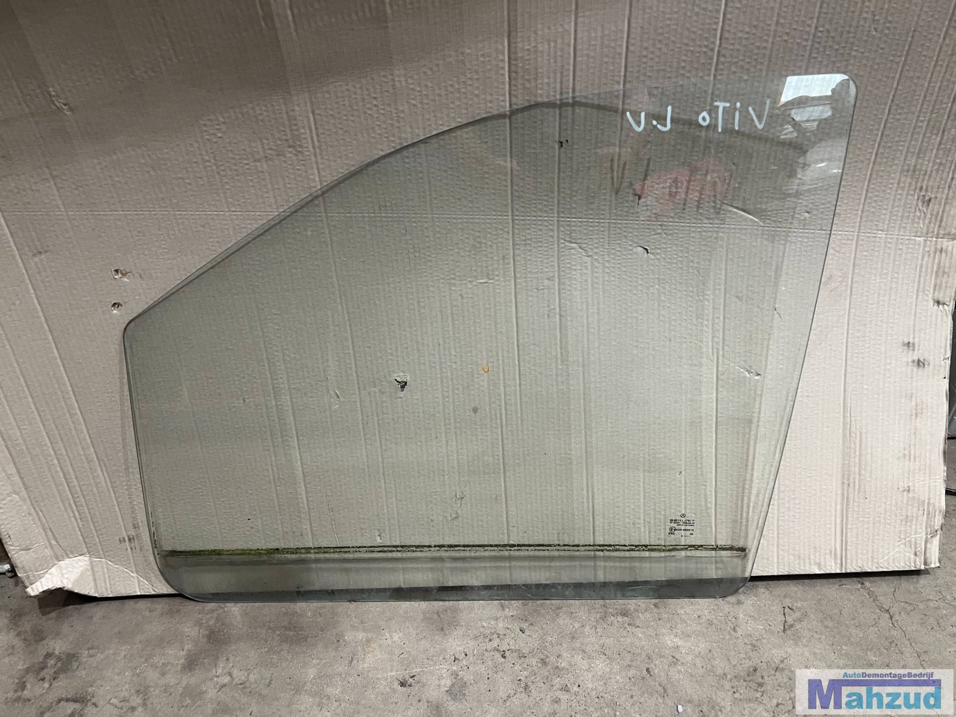 vitre de porte avant gauche MERCEDES VITO W639 2003-2009, Mercedes-Benz AG, Mercedes-Benz, Utilisé, Mercedesstrasse 120
70372  Stuttgart, DE