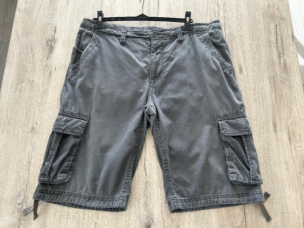Short Esprit maat 36, Kleding | Heren, Broeken en Pantalons, Ophalen of Verzenden, Gedragen, Grijs, Esprit