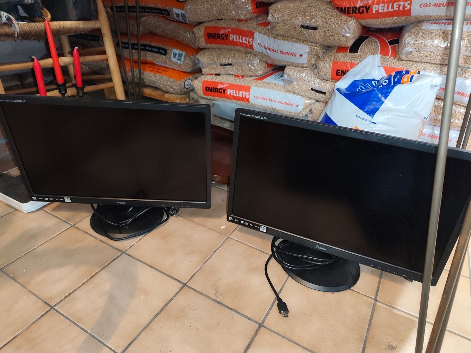 2 computer schermen HDMI AANSLUITING. DIAGO'NAAL IS  54 CM, Computers en Software, Ophalen, HDMI