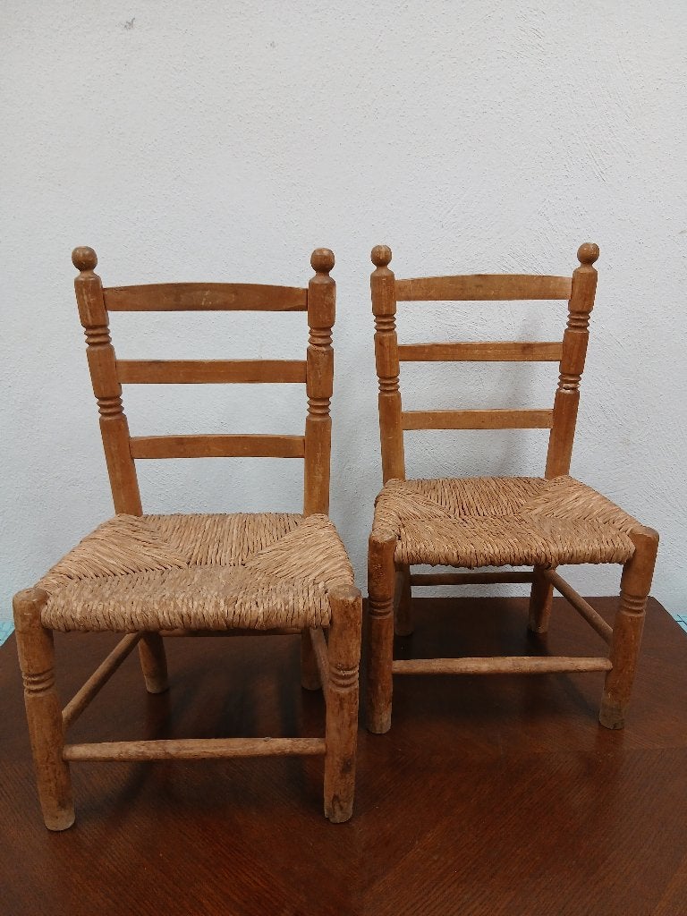 Set vintage houten kinderstoeltjes met biezen zitting, Kinderen en Baby's, Ophalen of Verzenden, Gebruikt, Overige typen