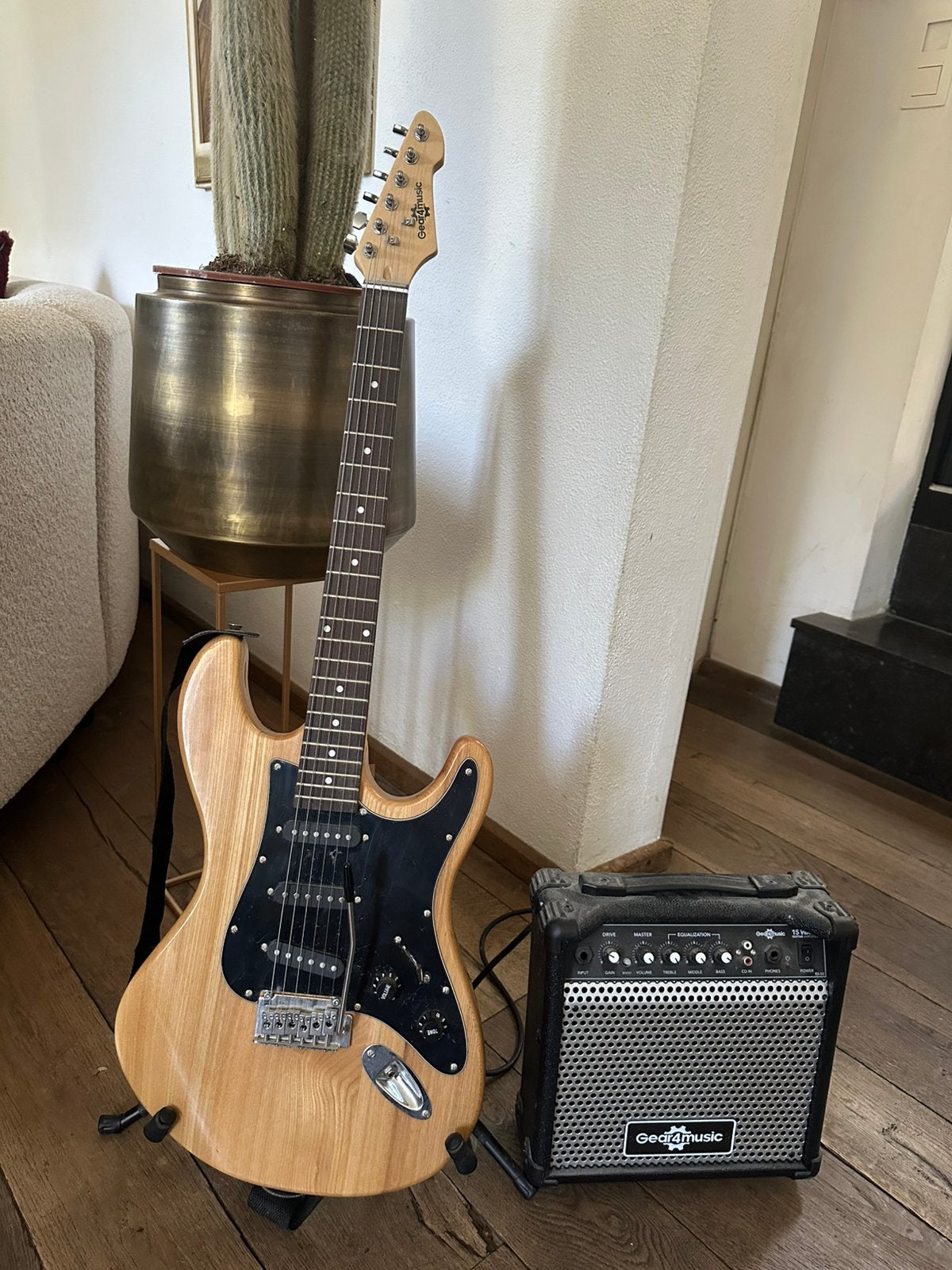 Elektrische gitaar Gear4Music – complete set, Muziek en Instrumenten, Ophalen, Zo goed als nieuw
