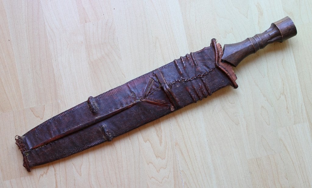 ANCIENNE ÉPÉE/COUTEAU avec fourreau SALAMPASU du CONGO, Antiquités & Art, Art | Art non-occidental, Afrique, Enlèvement ou Envoi
