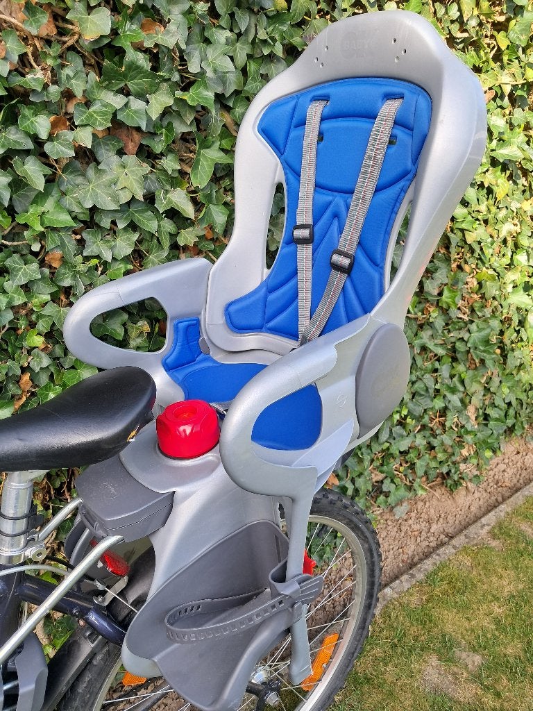 Fietszitje, Fietsen en Brommers, Ophalen, Achterzitje, Voetsteuntjes, Zo goed als nieuw
