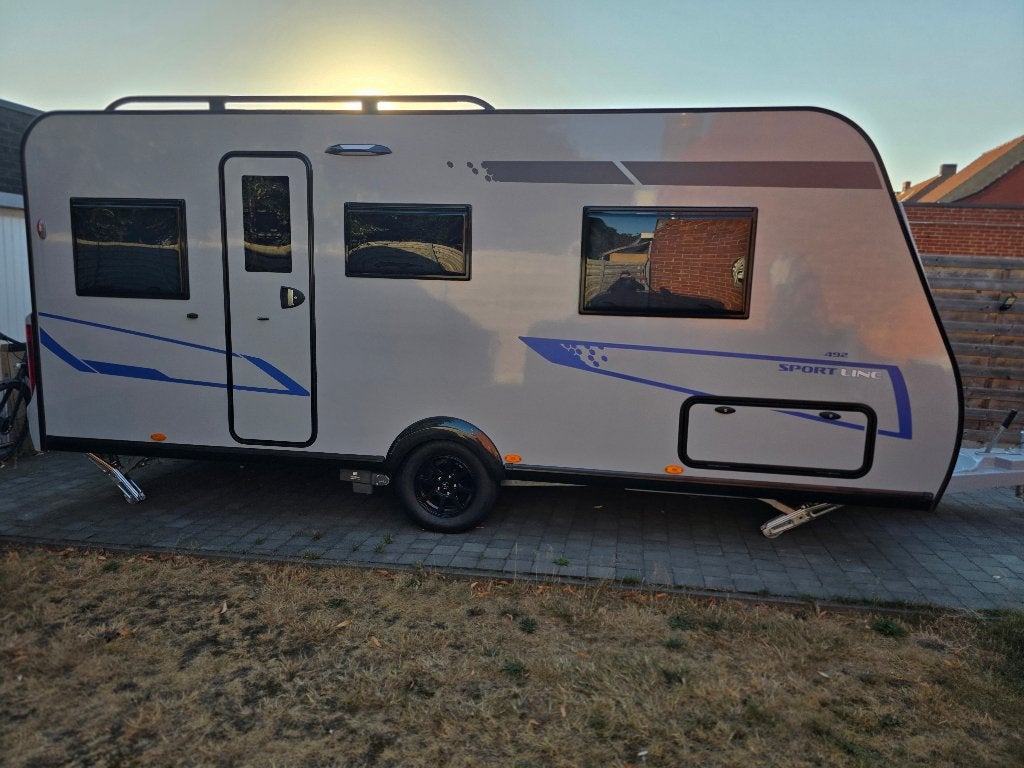 Nieuwe Caravan caravelair lj 492 met look pakket, met mover, Poêle, Particulier, Caravelair, Banquette en rond
