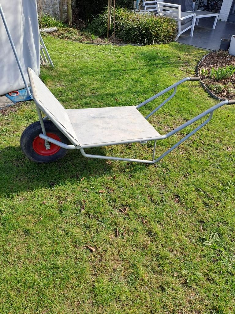 Kruiwagen met platte verzinkte bodem, Ophalen
