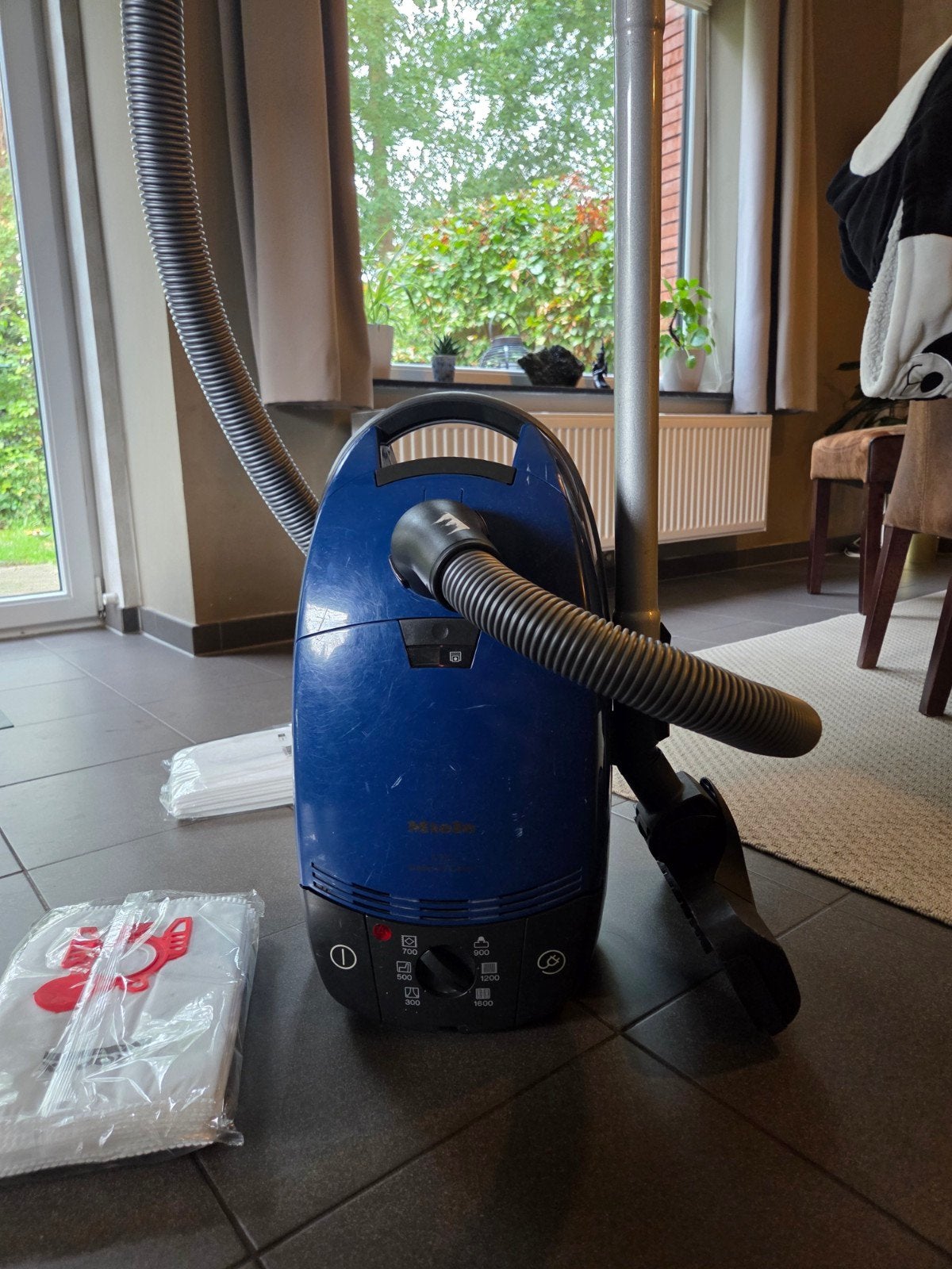 Miele stofzuiger S512 + 20 zakken en 2 filters, Elektronische apparatuur, Gebruikt, Miele, Ophalen, Stofzak