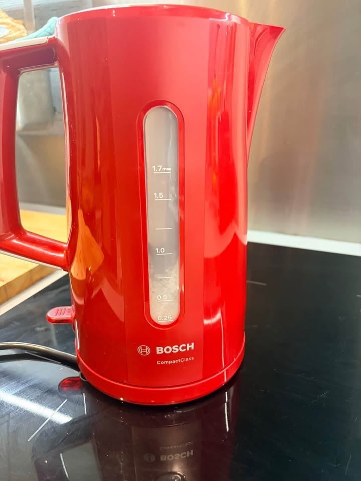 bouilloire, Elektronische apparatuur, Waterkokers, 1 tot 2 liter, Ophalen, Gebruikt