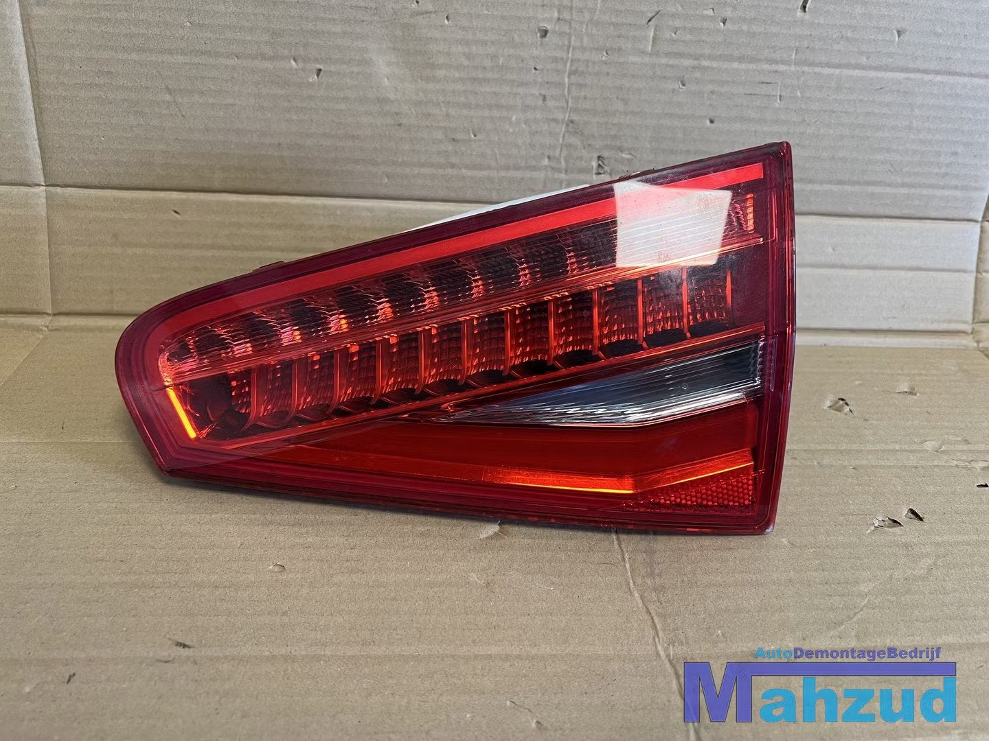 AUDI A4 B8 8K sedan FACELIFT LED Achterlicht rechts binnen 2, AUDI AG, Auto-Union-Strasse 1
85045  Ingolstadt, DE, Audi, Utilisé