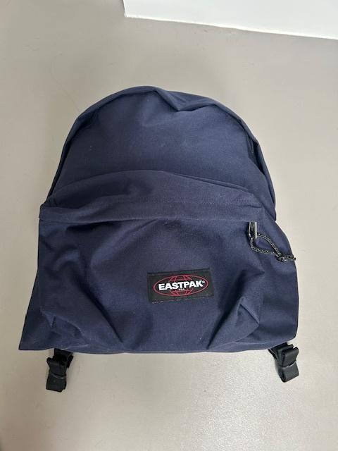 Eastpak rugzak in perfecte staat, Handtassen en Accessoires, Tassen | Rugtassen, Ophalen, 25 tot 40 cm, Zo goed als nieuw, Waterdicht