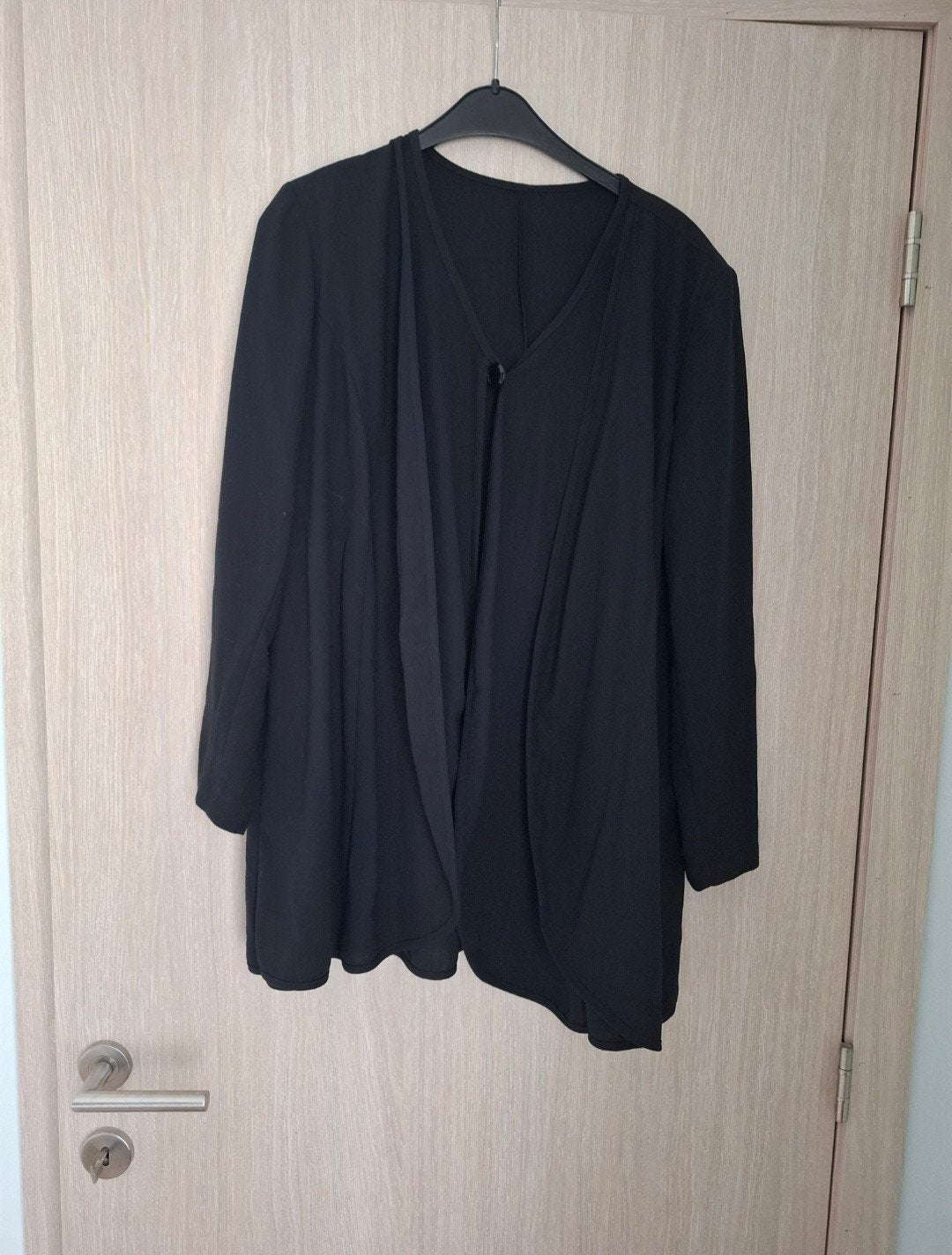 Zwarte blouse maat 44, Vêtements | Femmes, Blouses & Tuniques, Enlèvement ou Envoi, Comme neuf, Taille 42/44 (L)