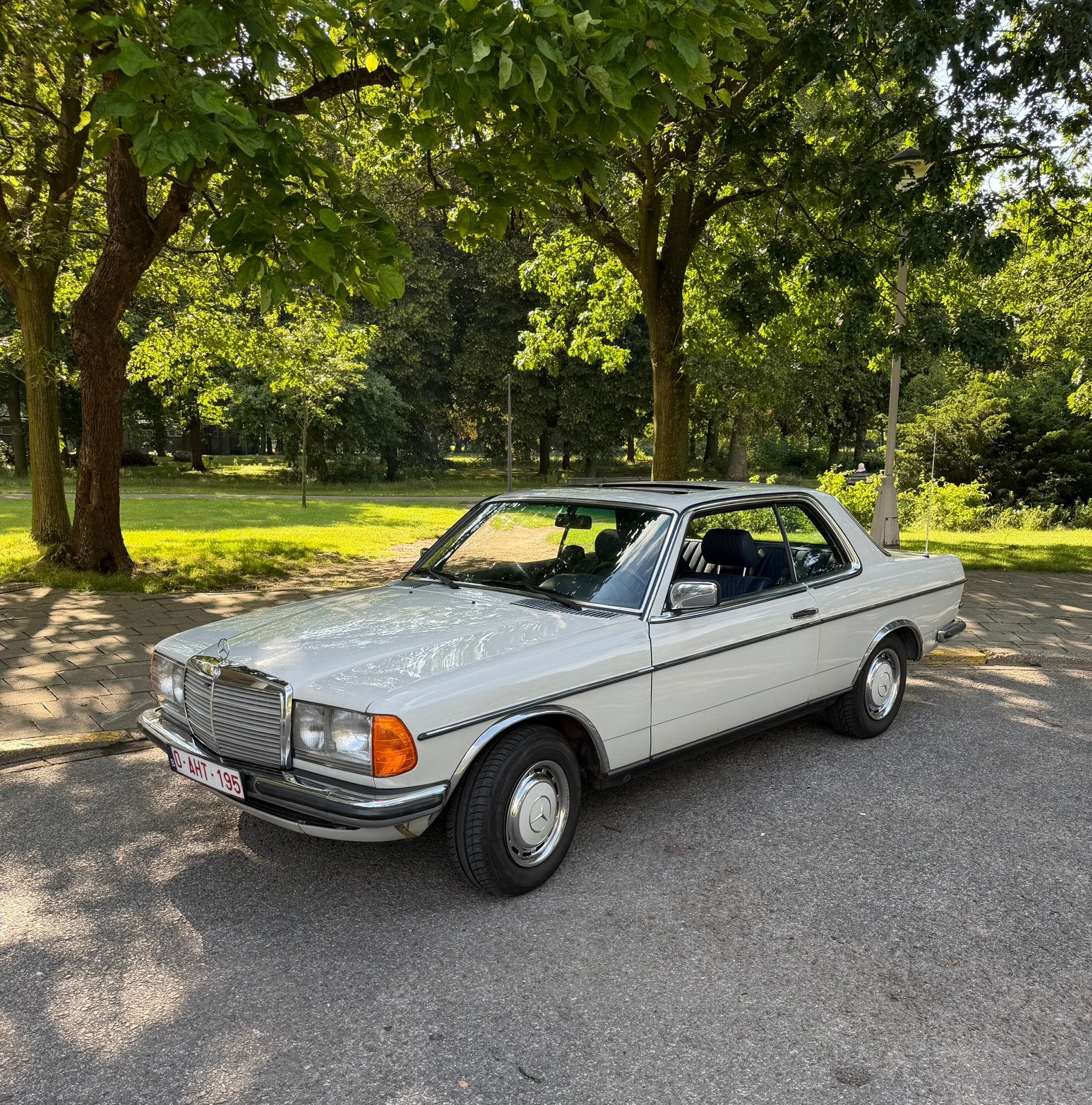 MERCEDES 230CE 1981 *AUTOMAAT* 128.000KM - BENZINE, Auto's, Automaat, Mercedes-Benz, Bedrijf, Te koop