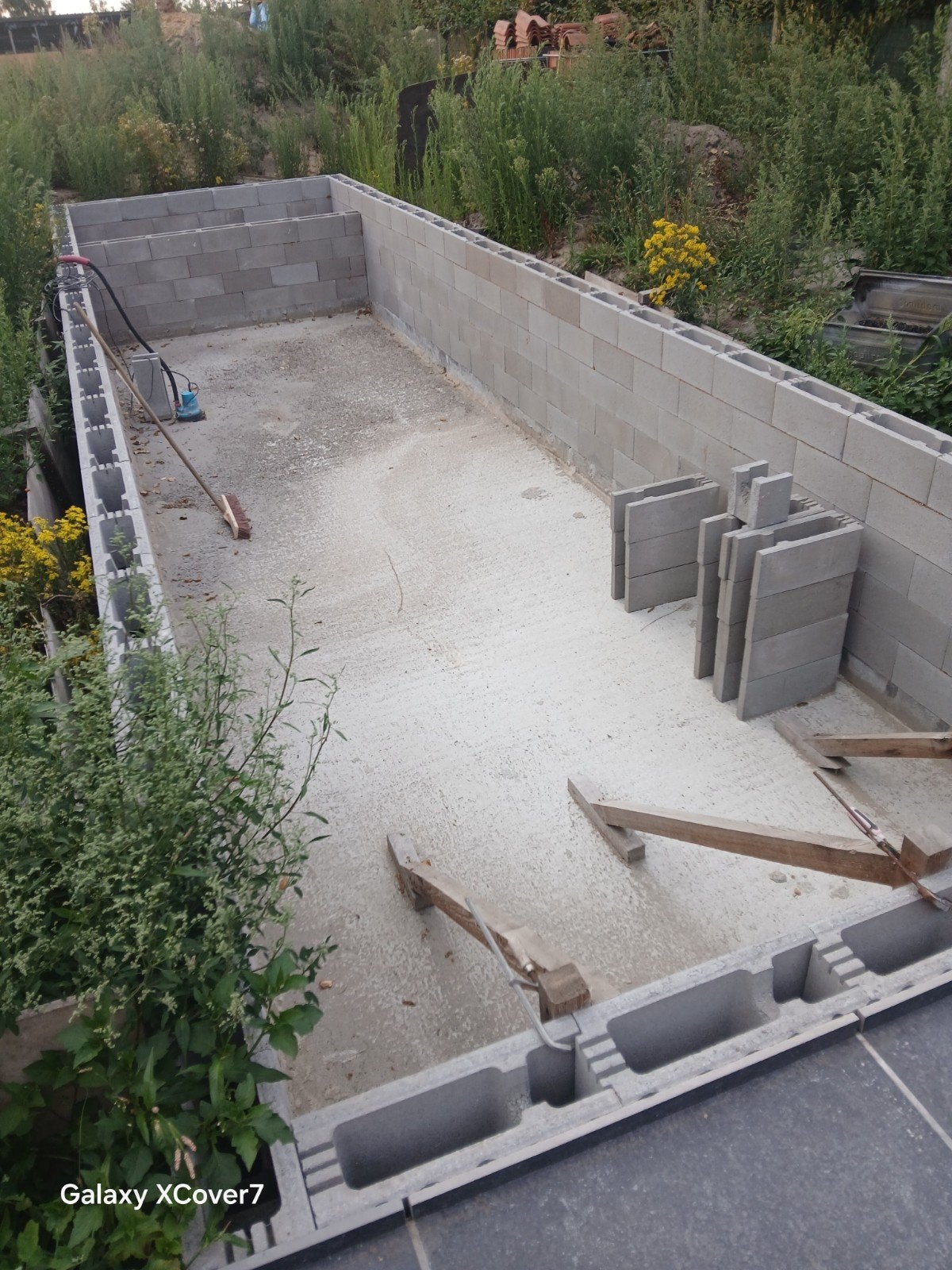 32 x betonblokken voor zwembad of visvijver., Doe-het-zelf en Bouw, Ophalen of Verzenden