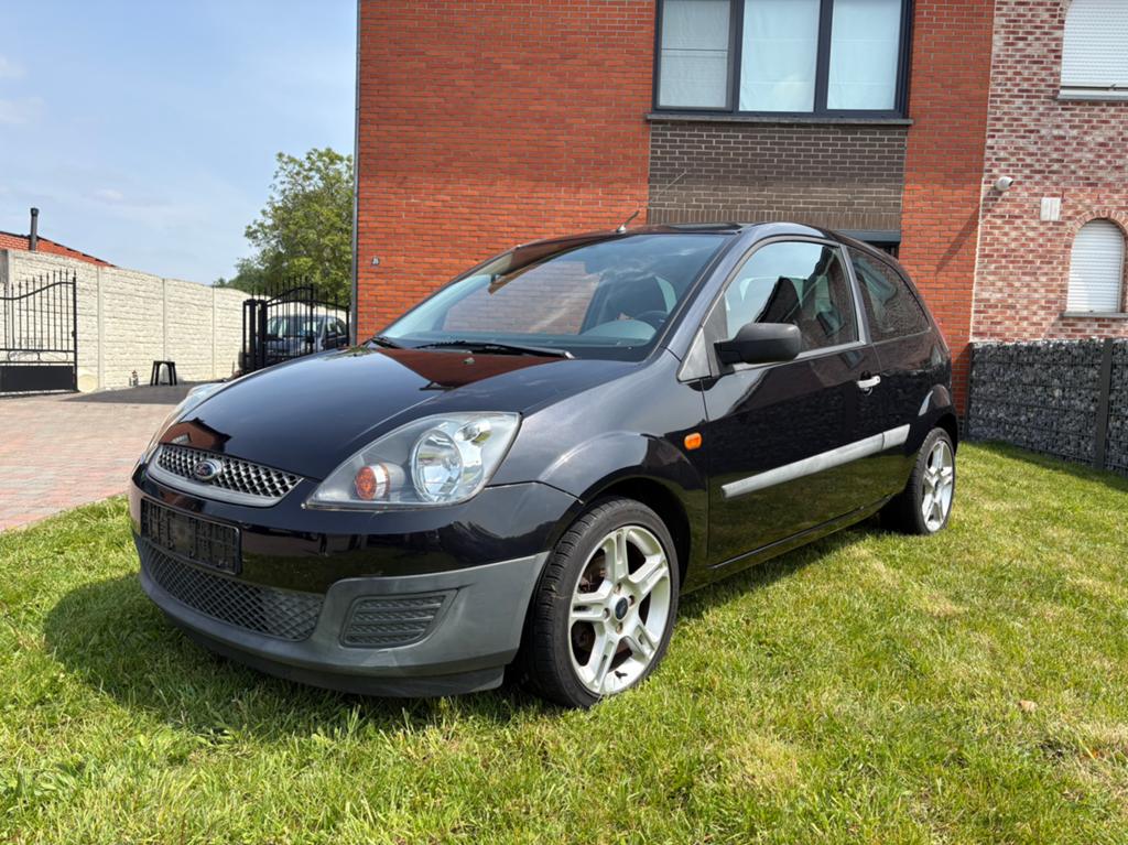 Ford fiesta 1.3 met 78.000 km’s reeds gekeurd!, Auto's, Ford, Voorwielaandrijving, 1299 cc, Stof, Zwart