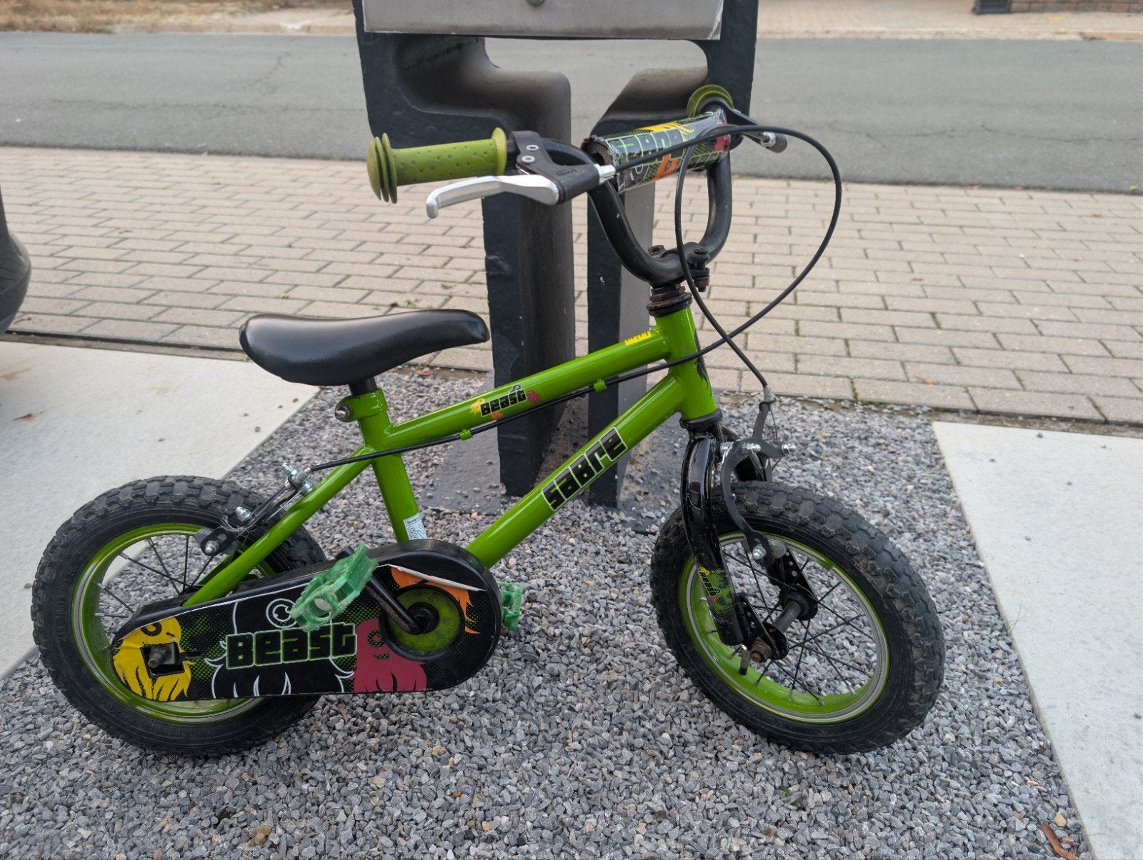 Vélo enfant 12 pouces Sabre Beast + Petites roues de stabili, Frein sur jante, Stabilisateurs, Enlèvement, Utilisé