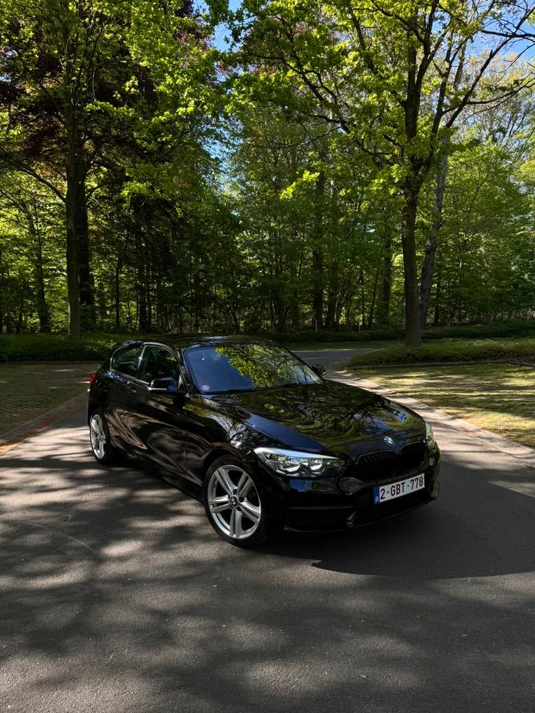 BMW 118i F21 2018, Auto's, BMW, Zwart, Zwart, Handgeschakeld, Particulier
