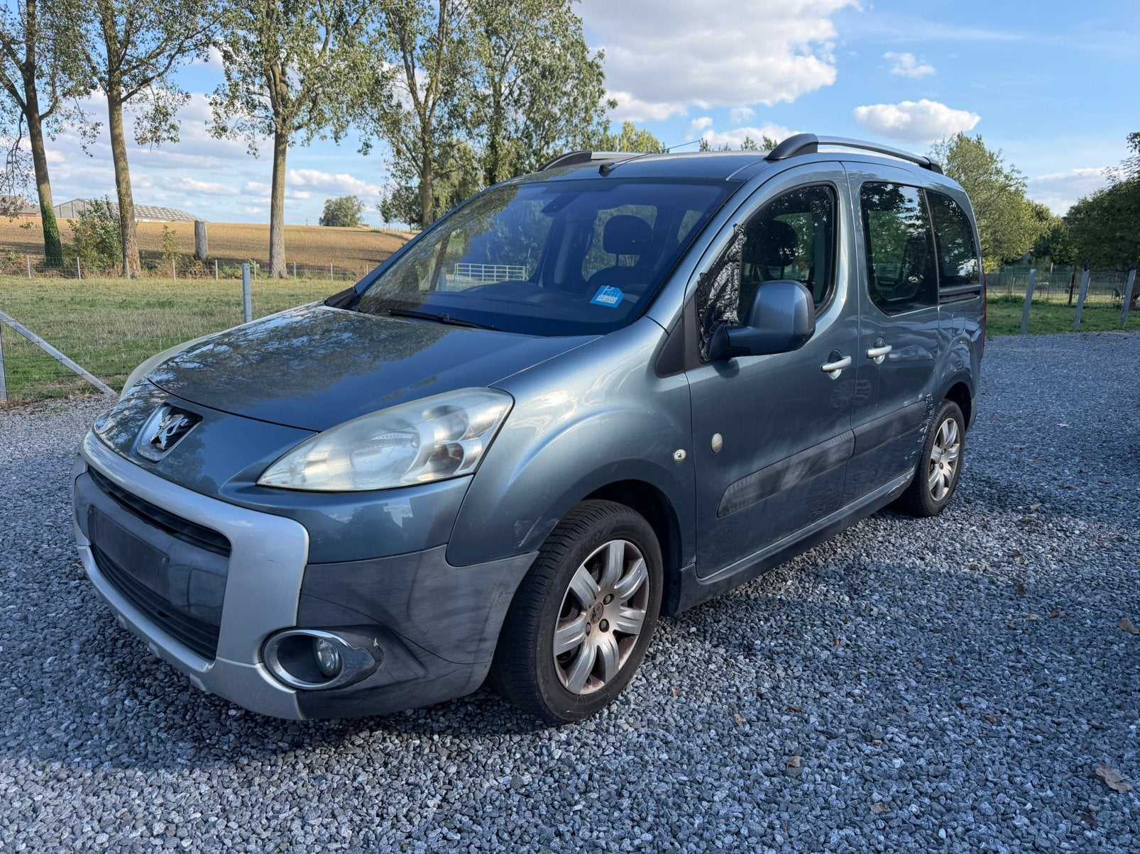 Peugeot Partner 1.6 hdi 172.000 km EXPORT à reparer, Auto's, Peugeot, Euro 5, 1595 cc, Bedrijf, Partner Tepee