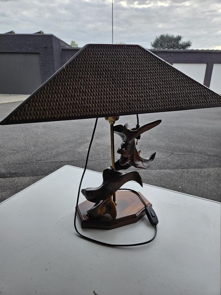 Tafellamp met houten sculptuur, Ophalen