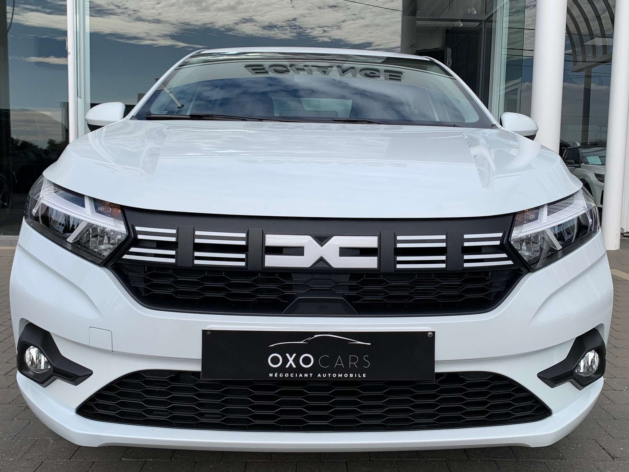 Dacia Sandero 1.0i EXPRESSION / Ecran CarPlay / Airco / Rada, Autos, Euro 6, Entreprise, Boîte manuelle, 5 portes
