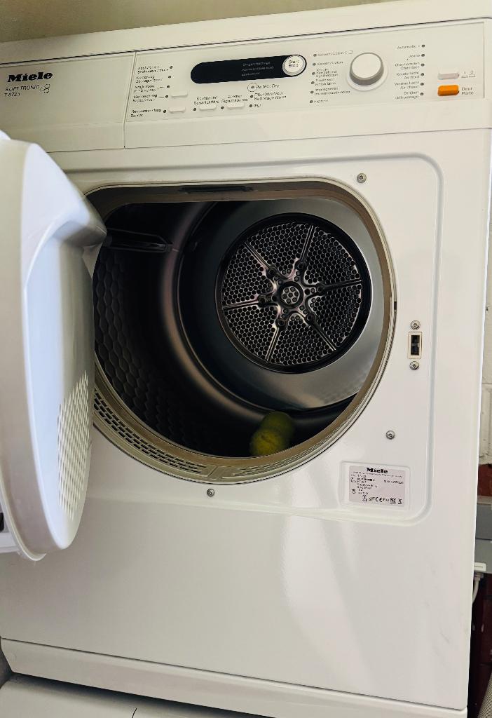 Miele Droogautomaat met luchtafvoer T8723, Ophalen, 6 tot 8 kg, Minder dan 85 cm, Luchtafvoer