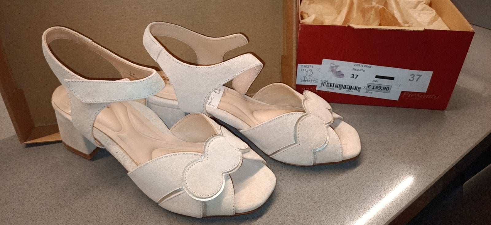 mooie schoen sandalen, Piesanto, Ophalen of Verzenden, Beige