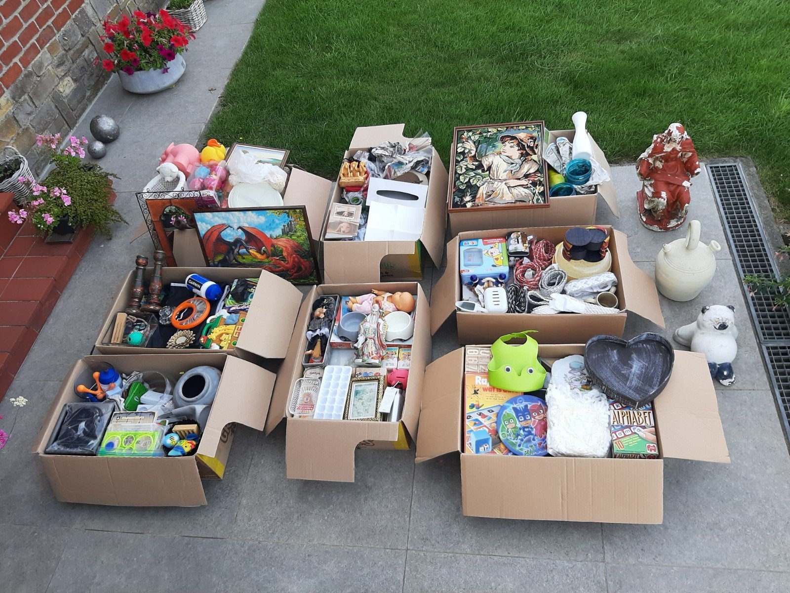 Materiaal rommelmarkt of eigen gebruik . 8 dozen + andere, Diversen, Rommelmarktspullen, Gebruikt, Ophalen