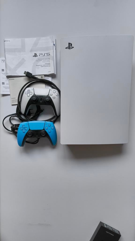 PlayStation 5 digitale editie (667 GB) met 2 controllers, Games en Spelcomputers, Spelcomputers | Sony PlayStation 5, Ophalen