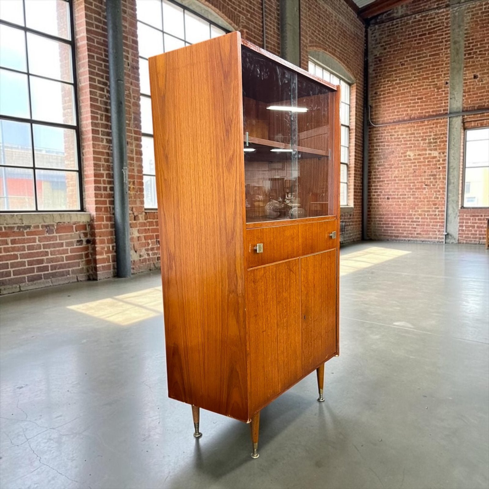 Vintage houten vitrinekast / etagere / barkast, Ophalen, Gebruikt