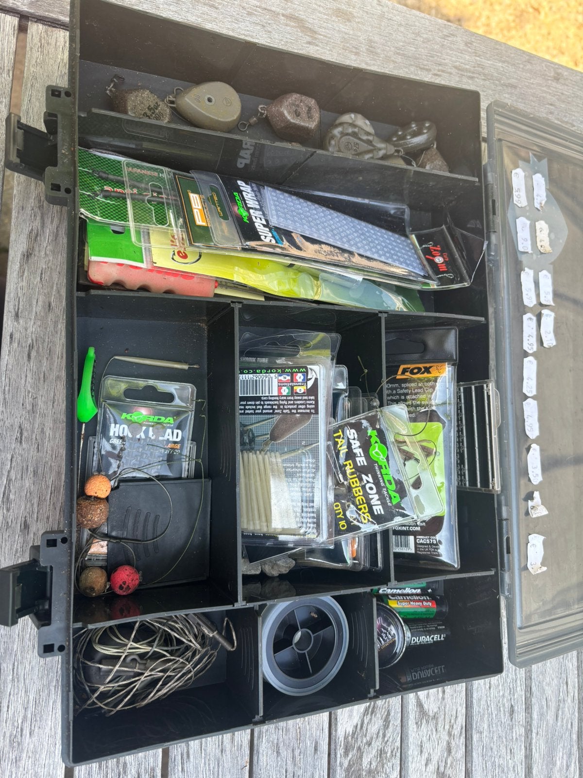 Karper tackle box met allerlei materiaal, Enlèvement, Comme neuf